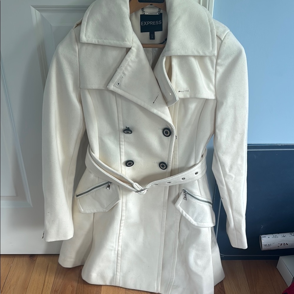 Express Cream Trench Coat with Wide Lapels